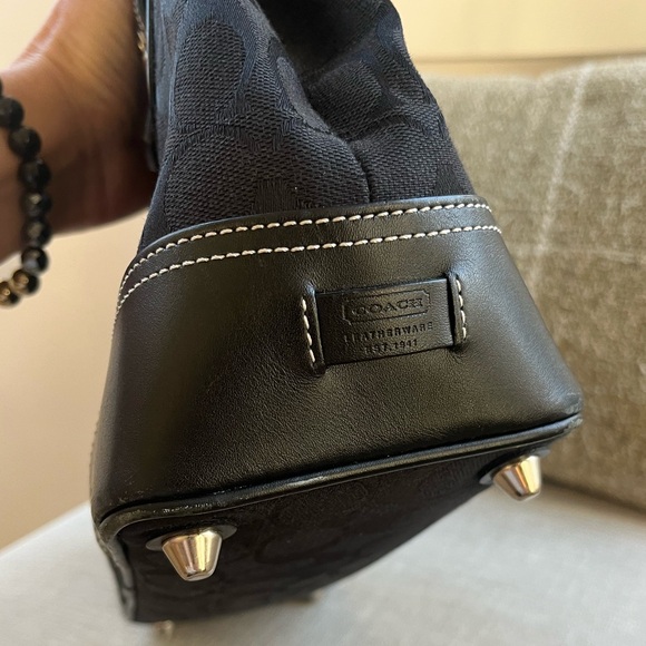 Coach Signature Buckle Carryall – Black Leather Trim – Mint Condition - Picture 5 of 11